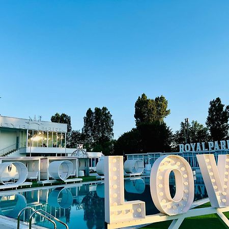 Royal Park Complex Hotel Bascov Kültér fotó