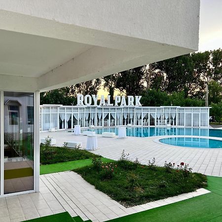 Royal Park Complex Hotel Bascov Kültér fotó