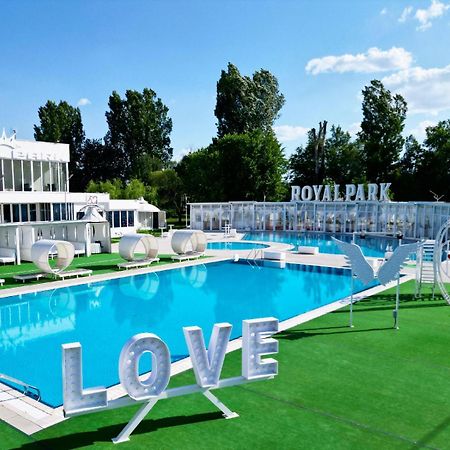 Royal Park Complex Hotel Bascov Kültér fotó