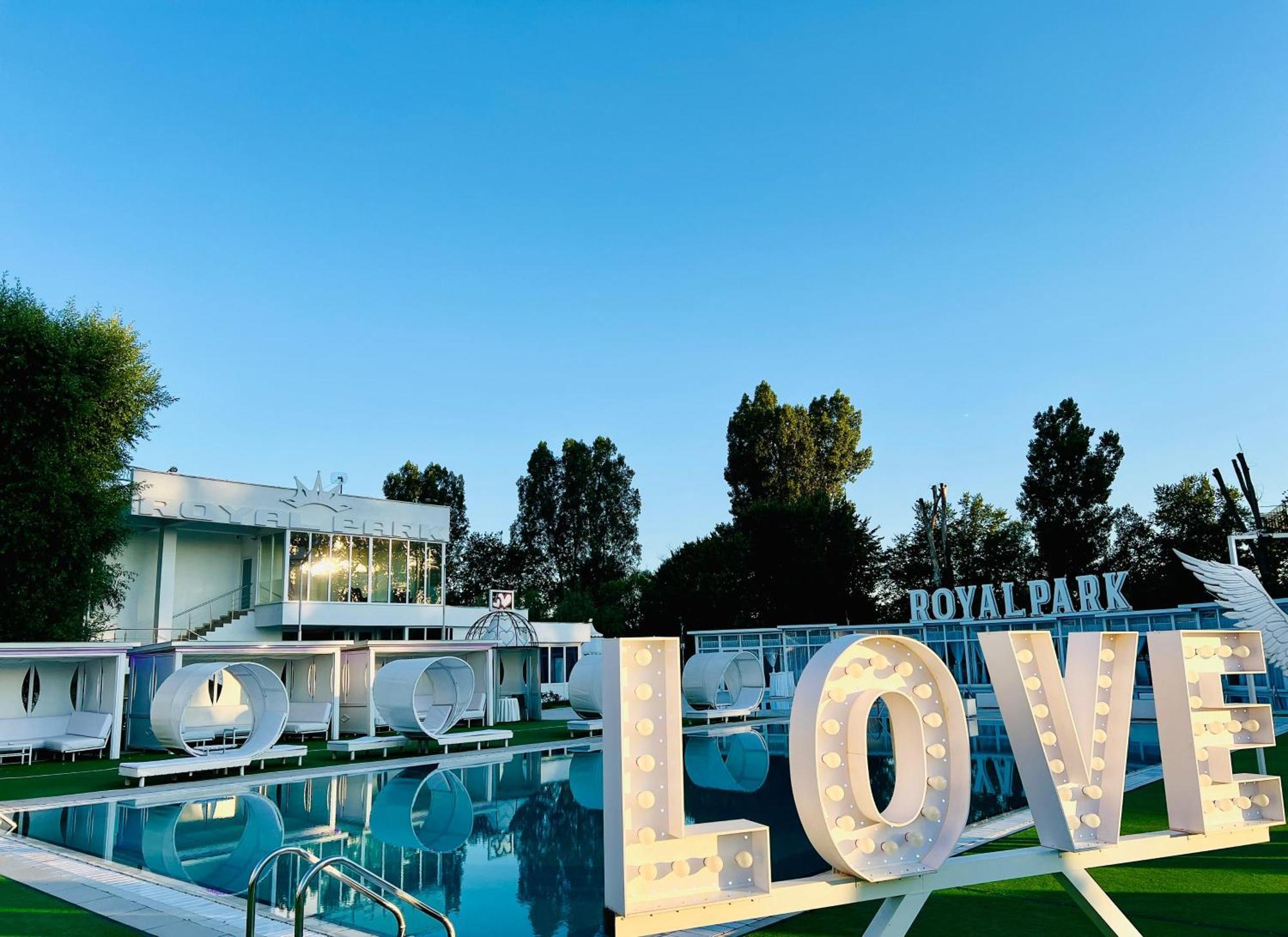 Royal Park Complex Hotel Bascov Kültér fotó