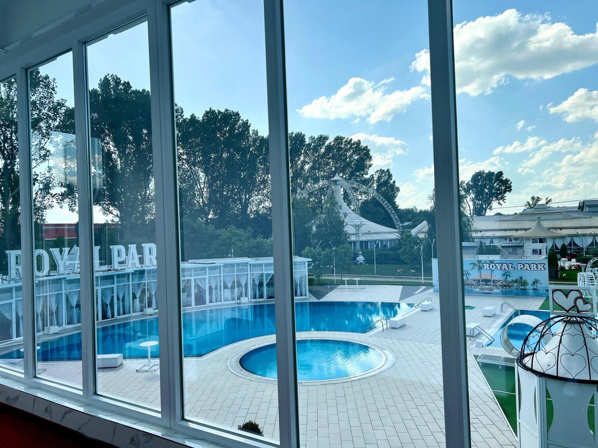 Royal Park Complex Hotel Bascov Kültér fotó