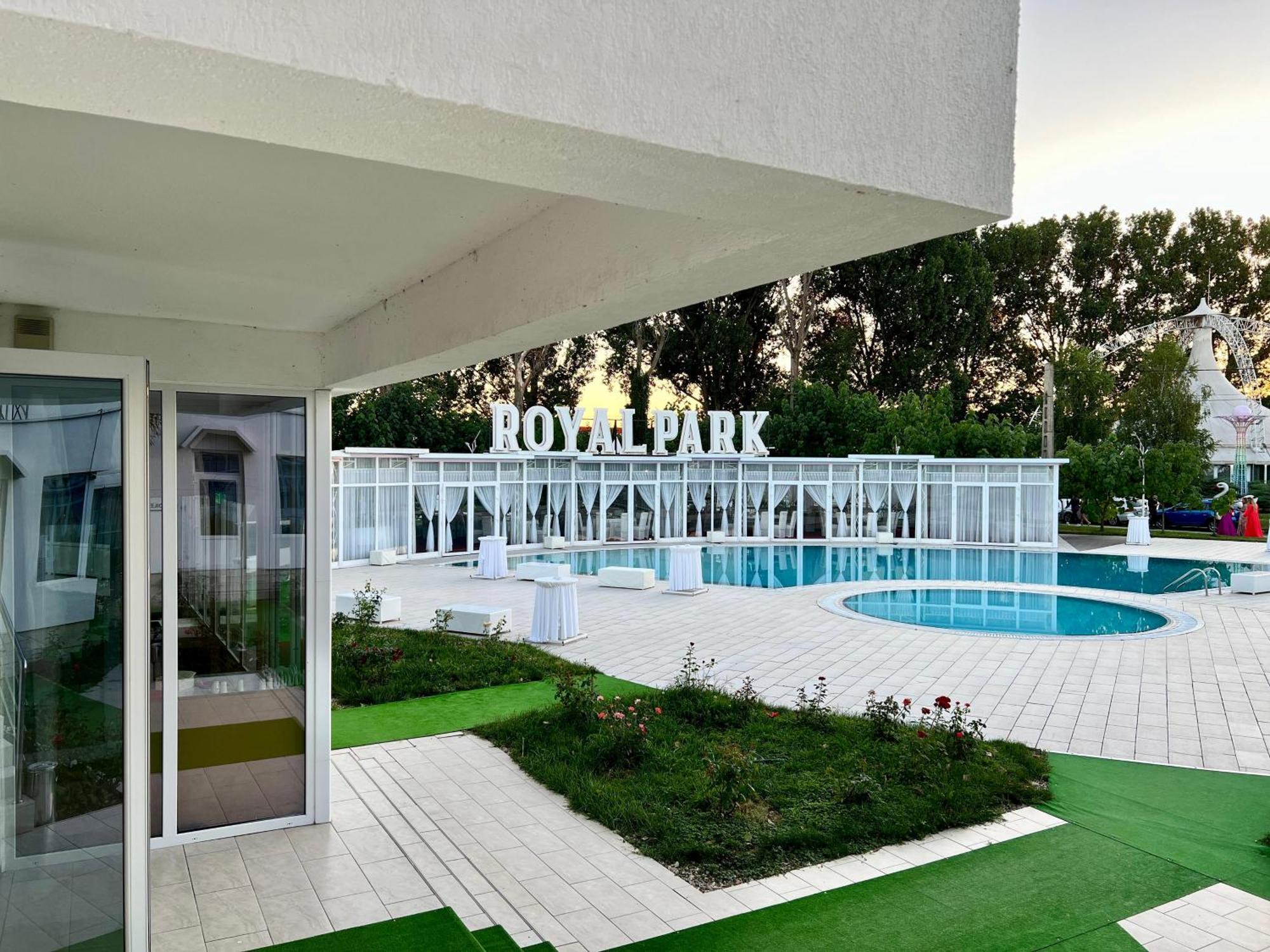 Royal Park Complex Hotel Bascov Kültér fotó