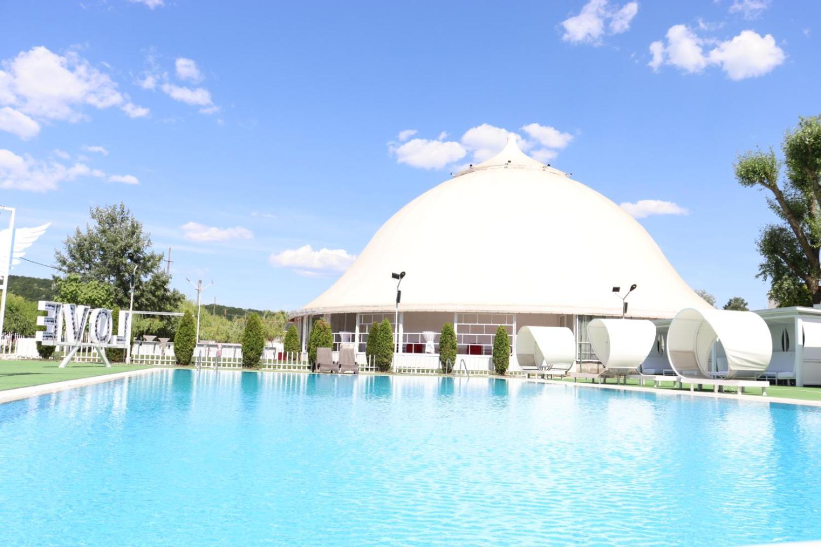 Royal Park Complex Hotel Bascov Kültér fotó