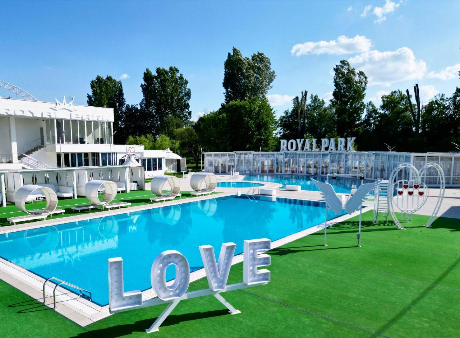 Royal Park Complex Hotel Bascov Kültér fotó